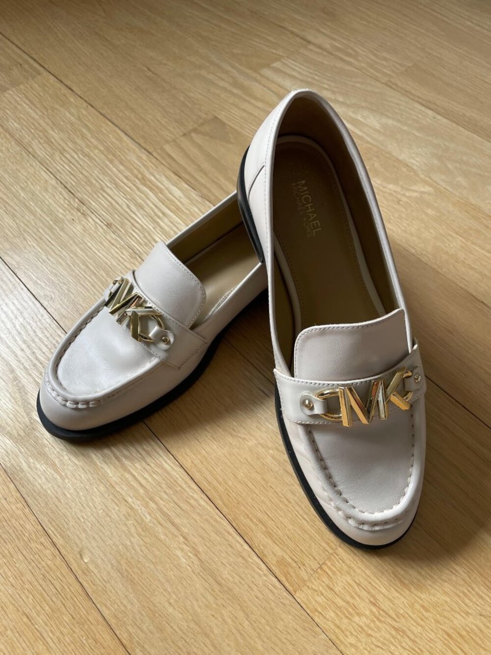 Michael Kors off-white loafers 6.5 - LIKE NEW!